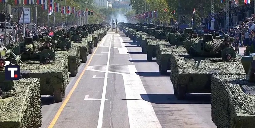 СРПСКАТА ВОЈСКА ГО ПОКАЖА СВОЈОТ АРСЕНАЛ НА ГОЛЕМА ПАРАДА ВО БЕЛГРАД, ВУЧИЌ ВЕЛИ ДЕКА ВОЕНИОТ СОЈУЗ ТИРАНА-ПРИШТИНА-ЗАГРЕБ Е НАПРАВЕН ПОРАДИ СРБИЈА