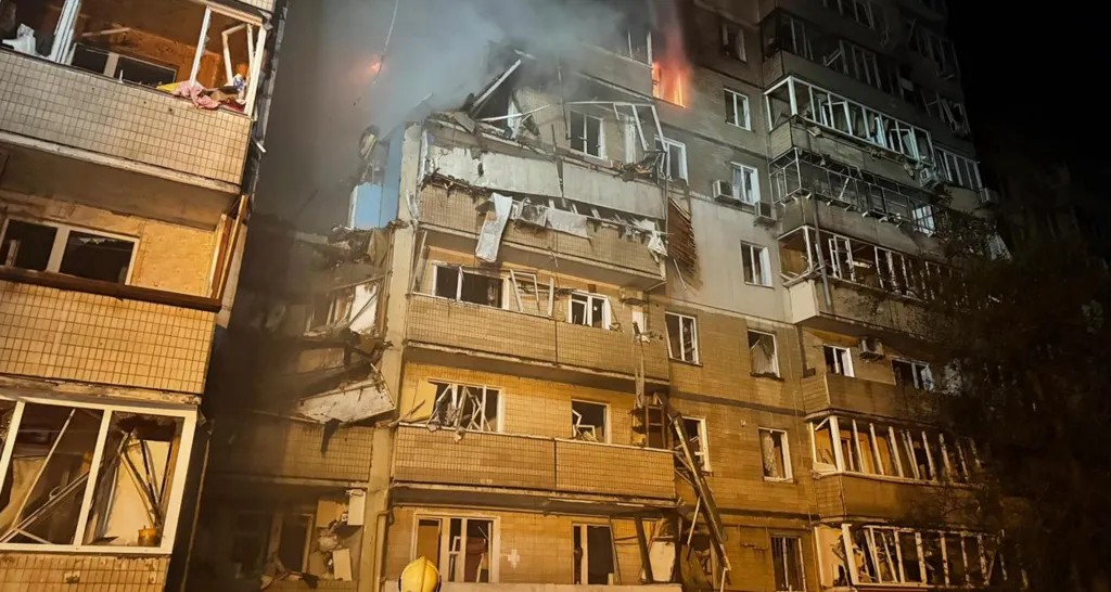ЕДНОГОДИШНО ДЕТЕ МЕЃУ ЗАГИНАТИТЕ ВО РУСКИ ВОЗДУШЕН НАПАД ВРЗ КИЕВ, ПОГОДЕНА И ЗГРАДАТА НА ВЛАДАТА