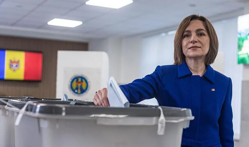 ПАРТИЈАТА НА ПРЕТСЕДАТЕЛКАТА САНДУ УБЕДЛИВО ПОБЕДИ НА ИЗБОРИТЕ ВО МОЛДАВИЈА, ПРОРУСКАТА ОПОЗИЦИЈА ПОВИКА НА ПРОТЕСТИ