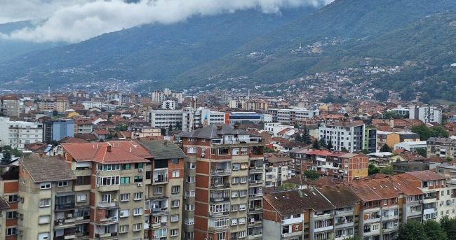 УАПСЕН 18-ГОДИШНИК ЗА ЛАЖНИТЕ ДОЈАВИ ЗА БОМБИ ВО ТЕТОВСКИТЕ УЧИЛИШТА