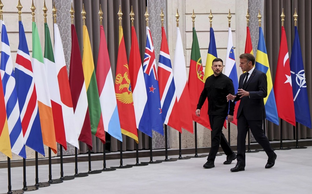 КРЕМЉ ГО ОТФРЛИ ПЛАНОТ НА МАКРОН ЗА БЕЗБЕДНОСНИ ГАРАНЦИИ ЗА УКРАИНА, РУТЕ ВЕЛИ ДЕКА РУСИЈА НЕ ОДЛУЧУВА ЗА ТОА