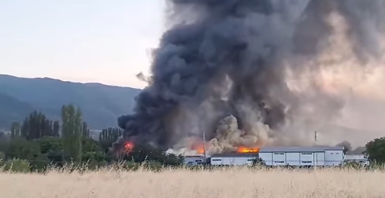 ГОЛЕМ ПОЖАР ВО ФАБРИКАТА „МАК ПРОГРЕС“ ВО ВИНИЦА