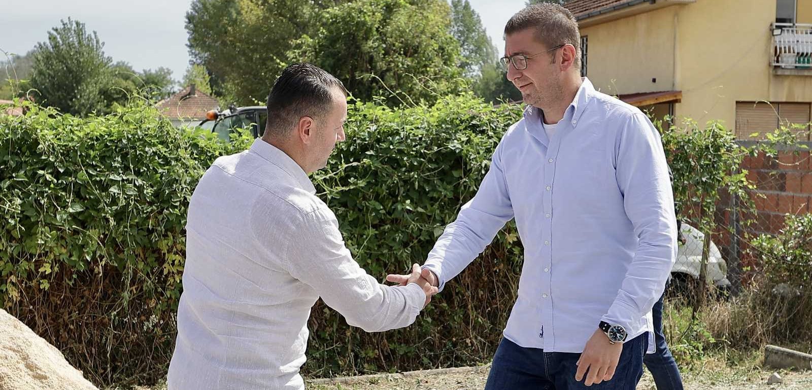 ВОЗДУХОТ ВО СКОПЈЕ САМО ИЗГЛЕДА ЗАГАДЕН, АМА НЕ Е АЛАРМАНТНО КАКО ШТО СЕ ПРЕТСТАВУВА, РЕЧЕ МИЦКОСКИ ИАКО ГРАДОТ ДВА ДЕНА СМРДИ НА ЗАПАЛЕНА ГУМА ОД „ДРИСЛА“