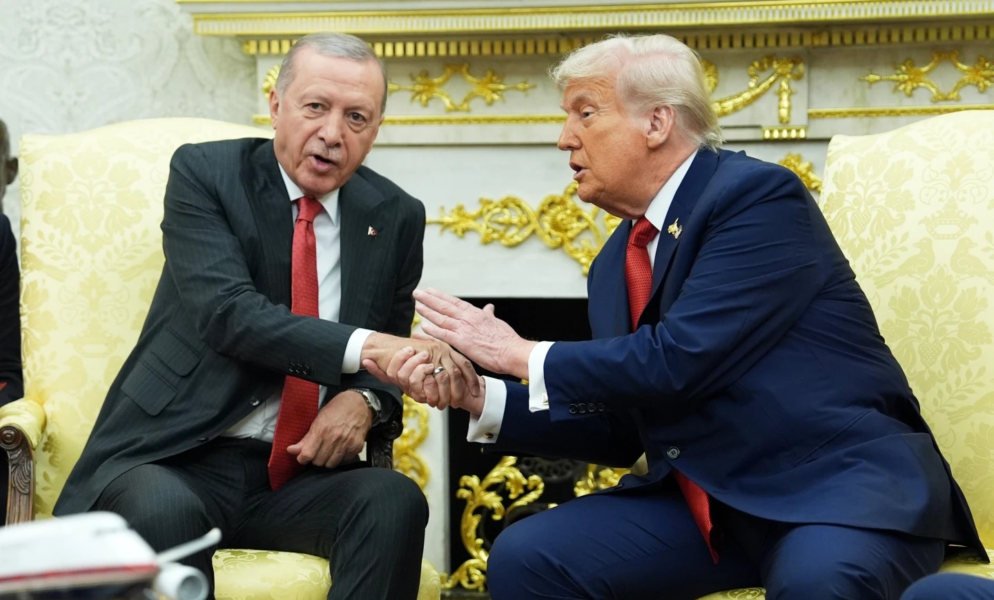 ТРАМП ПОБАРА ОД ЕРДОГАН ДА ПРЕСТАНЕ ДА КУПУВА РУСКА НАФТА И НАВЕСТИ ДЕКА ЌЕ МУ ПРОДАДЕ АВИОНИ „Ф-35“