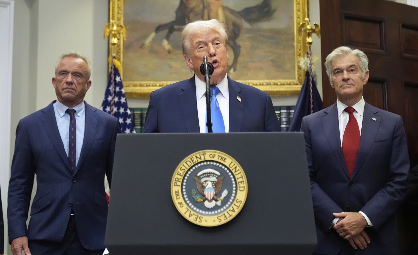 ВЛАДАТА НА ТРАМП ГО ПОВРЗА ЗЕМАЊЕТО ПАРАЦЕТАМОЛ ВО БРЕМЕНОСТА СО ПОЈАВАТА НА АУТИЗАМ КАЈ ДЕЦАТА