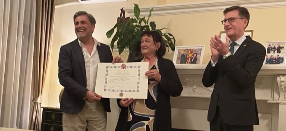 СТУДИОТО ЗА ЈАЗИЦИ „КАСТА ДИВА“ ДОБИ ОДЛИКУВАЊЕ ОД КРАЛОТ НА ШПАНИЈА ЗА ПРОМОЦИЈА НА ШПАНСКИОТ ЈАЗИК И КУЛТУРА ВО МАКЕДОНИЈА