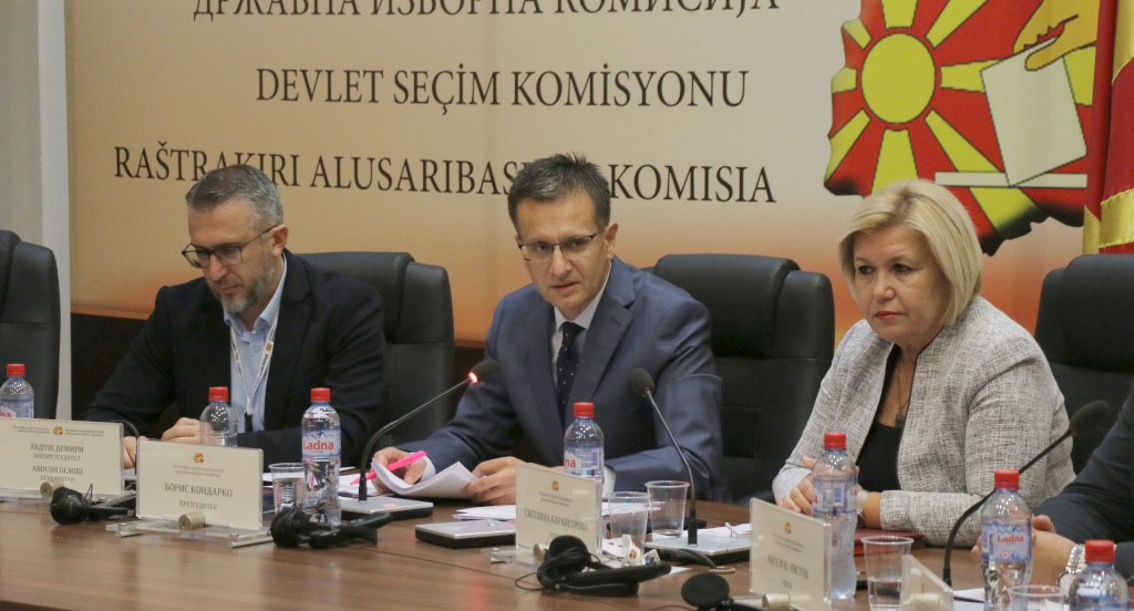 ИЗЛЕЗНОСТА ВО ВТОРИОТ КРУГ ДО 9 ЧАСОТ Е 2,88 ОТСТО, ВО СКОПЈЕ 2,46 ОТСТО