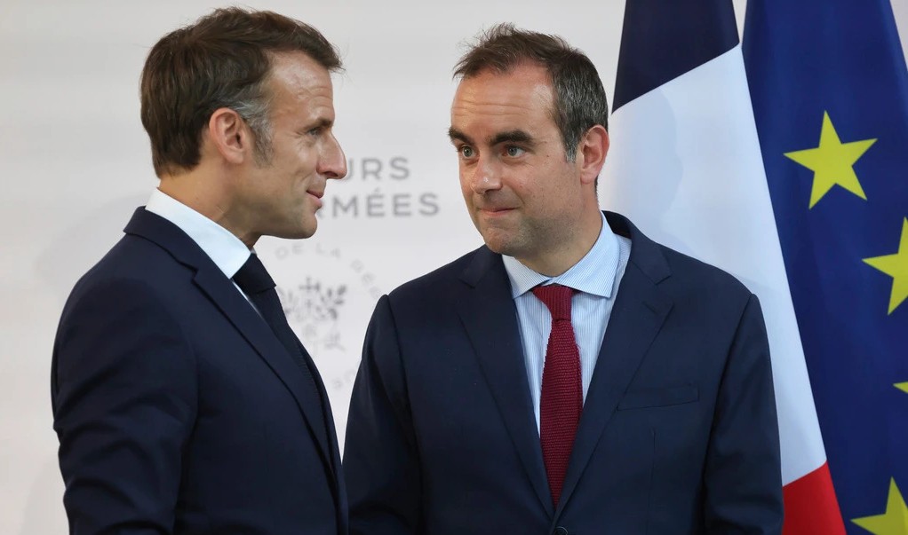 МАКРОН МОЛЧИ ПО ОСТАВКАТА НА ПРЕМИЕРОТ ЛЕКОРНУ, ПОБАРА ОД НЕГО ПАК ДА РАЗГОВАРА СО ПАРТИИТЕ ЗА ДА СЕ СТАБИЛИЗИРА ЗЕМЈАТА