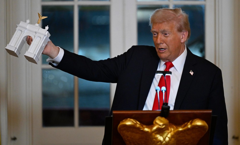 ТРАМП ЌЕ ГРАДИ ТРИУМФАЛНА ПОРТА ВО ВАШИНГТОН