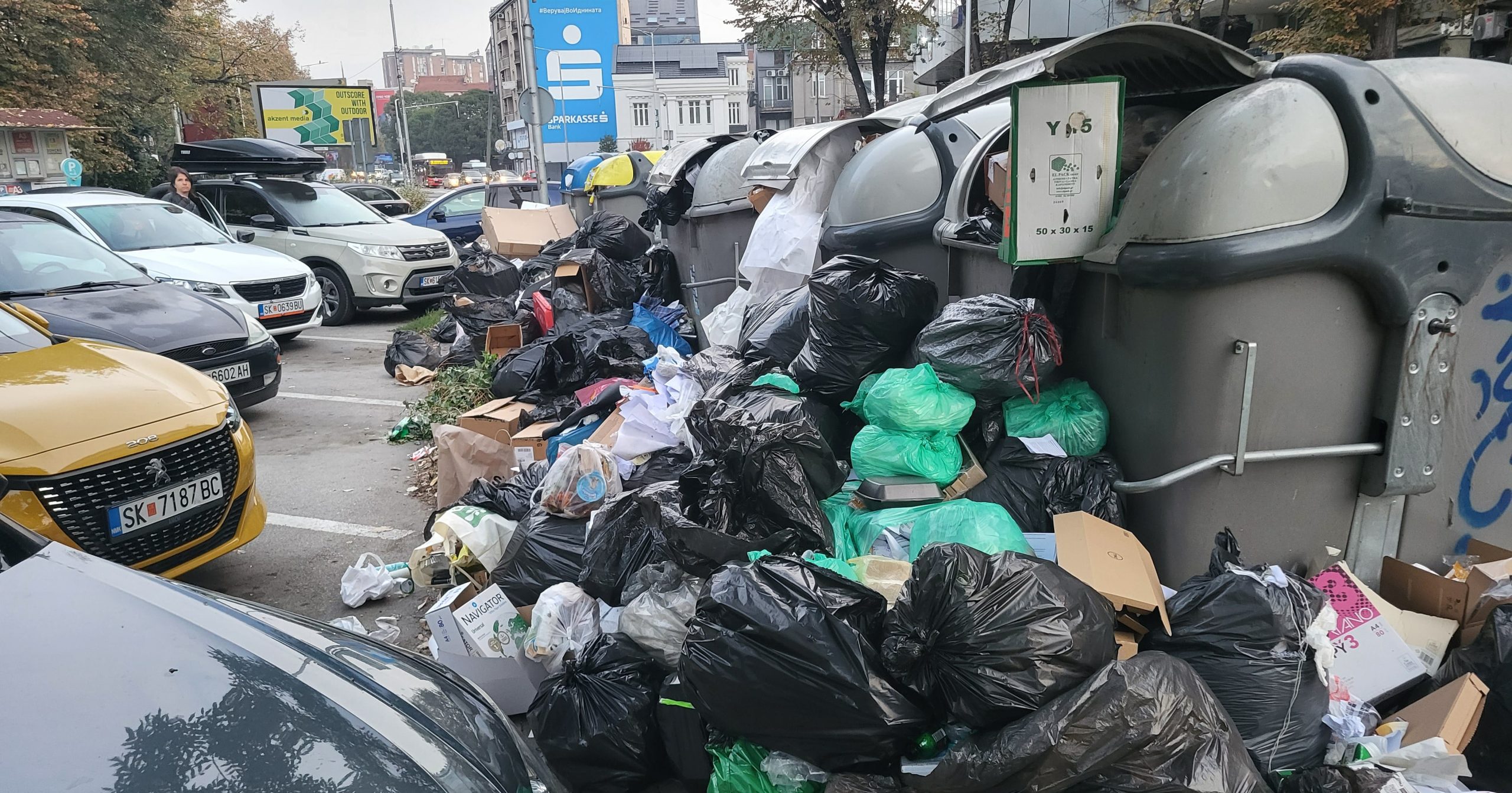 СКОПСКИТЕ ГРАДОНАЧАЛНИЦИ ЌЕ БАРААТ КАМИОНИ ОД ДРУГИ ГРАДОВИ ЗА СОБИРАЊЕ НА ЃУБРЕТО