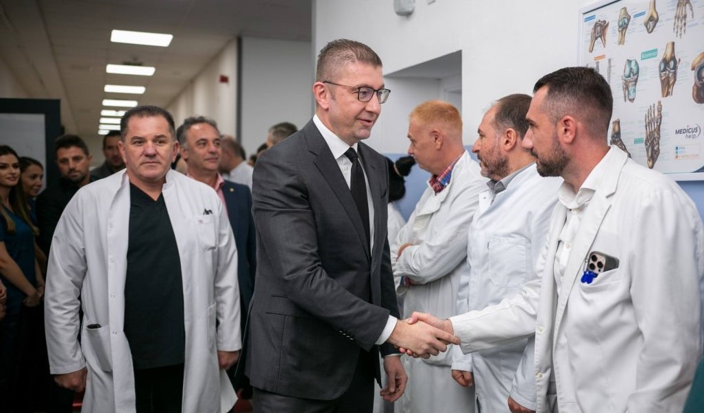 РАЗРЕШЕНИОТ ДИРЕКТОР НА НЕВРОЛОГИЈА ИМАЛ МОМЕНТ НА СЛАБОСТ, ВЕЛИ МИЦКОСКИ ПО ВИДЕОТО НА Д-Р КУЗМАНОВСКИ СО КОКАИН
