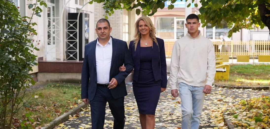 ПЕТАР ЈАНКОВ СЛАВИ ПОБЕДА ВО СТРУМИЦА, ВМРО-ДПМНЕ СЕ ВРАЌА НА ВЛАСТ ПОСЛЕ 20 ГОДИНИ