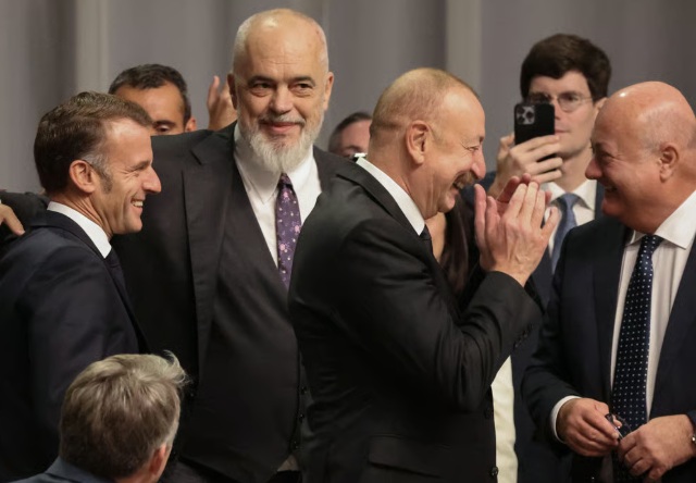 ЕДИ РАМА ГО ИСМЕВАШЕ ТРАМП ЗА НЕГОВИТЕ ИЗЈАВИ ДЕКА ЈА РЕШИЛ ВОЈНАТА ПОМЕЃУ АЗЕРБЕЈЏАН И АЛБАНИЈА