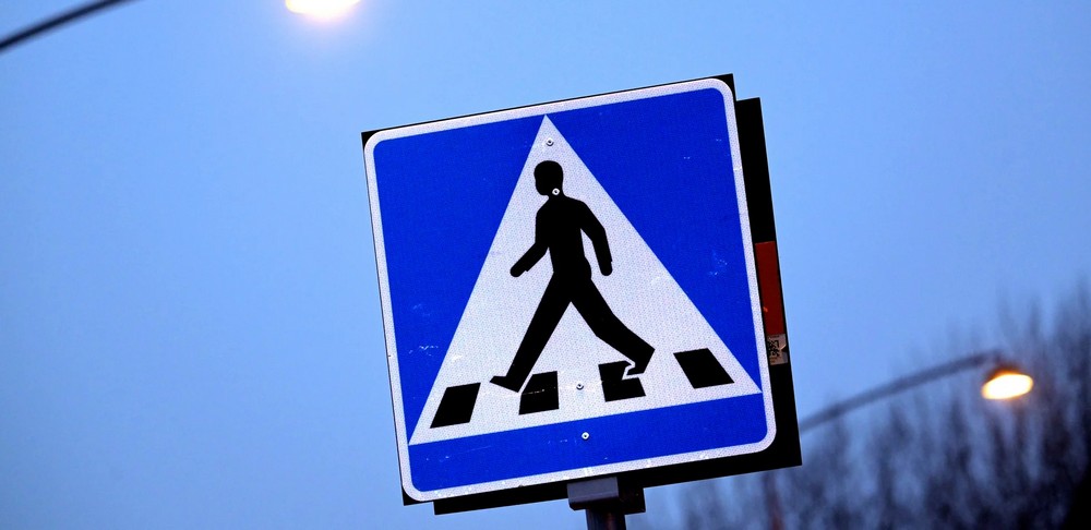 СЛОВАЧКА ЈА ОГРАНИЧИ БРЗИНАТА НА ДВИЖЕЊЕТО НА ТРОТОАРИТЕ НА 6 КМ/ЧАС, ВАЖИ И ЗА ПЕШАЦИТЕ СЛОВАЧКА ЈА ОГРАНИЧИ БРЗИНАТА НА ДВИЖЕЊЕТО НА ТРОТОАРИТЕ НА 6 КМ/ЧАС, ВАЖИ И ЗА ПЕШАЦИТЕ