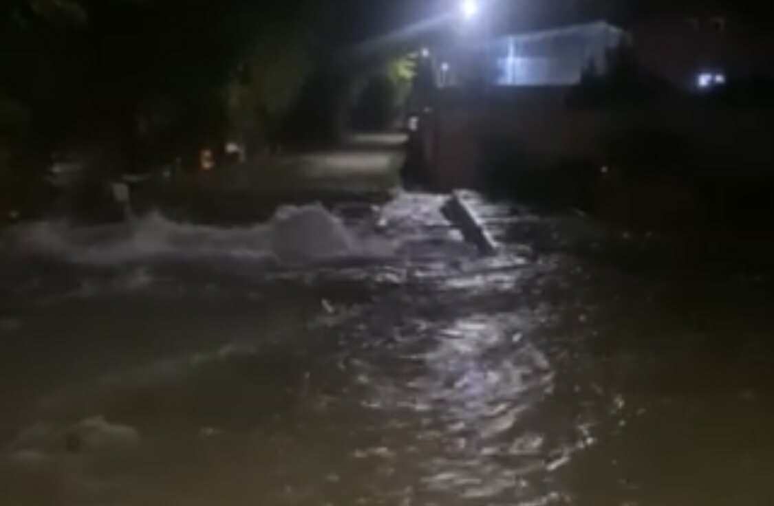 ГОЛЕМ ДЕЛ ОД СКОПЈЕ Е БЕЗ ВОДА, ПУКНА ЦЕВКОВОД ВО ВЛАЕ