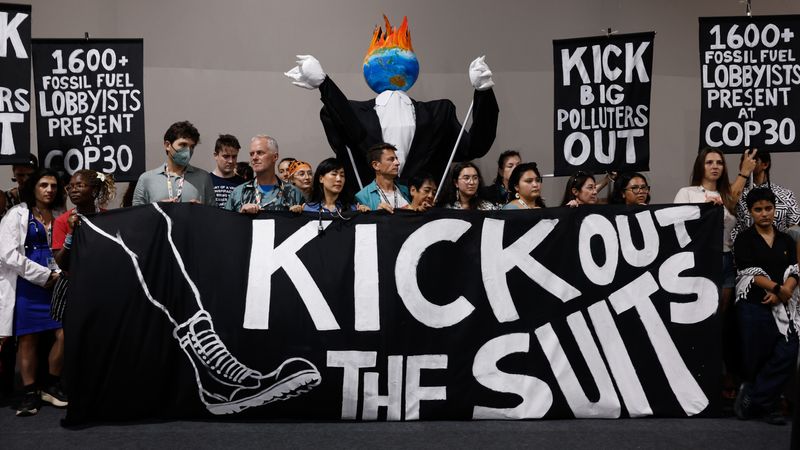 ИЛЈАДНИЦИ АКТИВИСТИ МАРШИРАА НИЗ БЕЛЕМ ВО БРАЗИЛ ЗА КЛИМАТСКА ПРАВДА ЗА ДОМОРОДЦИТЕ ИЛЈАДНИЦИ АКТИВИСТИ МАРШИРАА НИЗ БЕЛЕМ ВО БРАЗИЛ ЗА КЛИМАТСКА ПРАВДА ЗА ДОМОРОДЦИТЕ