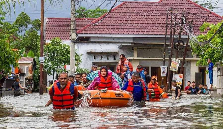 СТОТИЦИ ЗАГИНАТИ И ИСЧЕЗНАТИ ВО ПОПЛАВИТЕ ВО ЈУГОИСТОЧНА АЗИЈА ПРЕДИЗВИКАНИ ОД РЕДОК ЦИКЛОН СТОТИЦИ ЗАГИНАТИ И ИСЧЕЗНАТИ ВО ПОПЛАВИТЕ ВО ЈУГОИСТОЧНА АЗИЈА ПРЕДИЗВИКАНИ ОД РЕДОК ЦИКЛОН