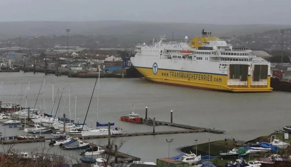 ПОРНОФИЛМ ПО ГРЕШКА ПУШТЕН НА ТРАЕКТ ВО АНГЛИЈА ПОРНОФИЛМ ПО ГРЕШКА ПУШТЕН НА ТРАЕКТ ВО АНГЛИЈА