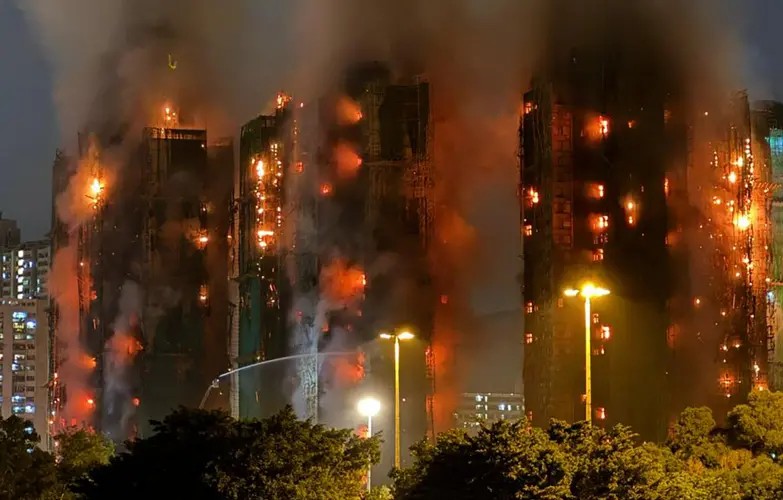 ГОРАТ СТАНБЕНИ ВИСОКОКАТНИЦИ ВО ХОНГКОНГ, НАЈМАЛКУ ЧЕТВОРИЦА ЗАГИНАТИ