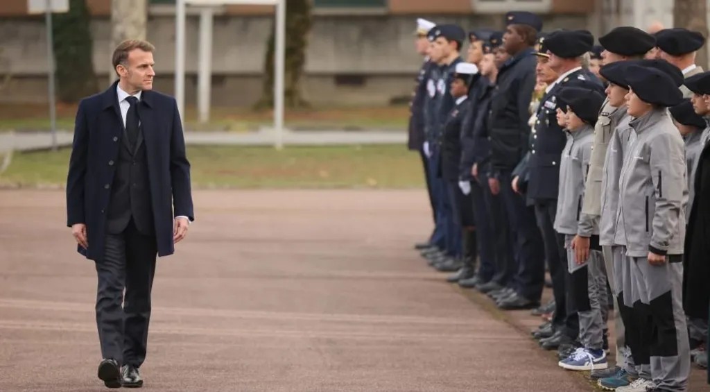 МАКРОН ЈА ПРЕТСТАВИ НОВАТА ДОБРОВОЛНА ВОЕНА СЛУЖБА ВО ФРАНЦИЈА, ЌЕ БИДЕ ОТВОРЕНА ЗА ЛИЦА ОД 18 И 19 ГОДИНИ