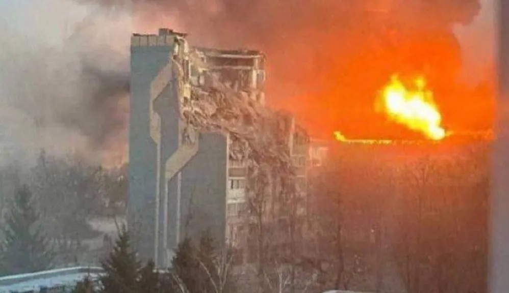 НАЈМАЛКУ 20 ЗАГИНАТИ ВО РУСКИ НАПАД ВРЗ ЗАПАДНА УКРАИНА, ВО ТЕРМОПИЛ ПОГОДЕНА СТАНБЕНА ЗГРАДА НАЈМАЛКУ 20 ЗАГИНАТИ ВО РУСКИ НАПАД ВРЗ ЗАПАДНА УКРАИНА, ВО ТЕРМОПИЛ ПОГОДЕНА СТАНБЕНА ЗГРАДА