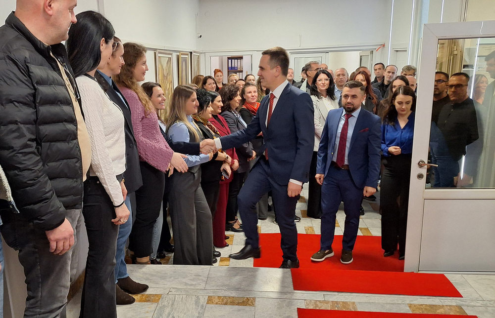 ЦРВЕН ТЕПИХ ЗА ВТОРИОТ МАНДАТ НА ТЕТОВСКИОТ ГРАДОНАЧАЛНИК БИЛАЛ КАСАМИ ЦРВЕН ТЕПИХ ЗА ВТОРИОТ МАНДАТ НА ТЕТОВСКИОТ ГРАДОНАЧАЛНИК БИЛАЛ КАСАМИ