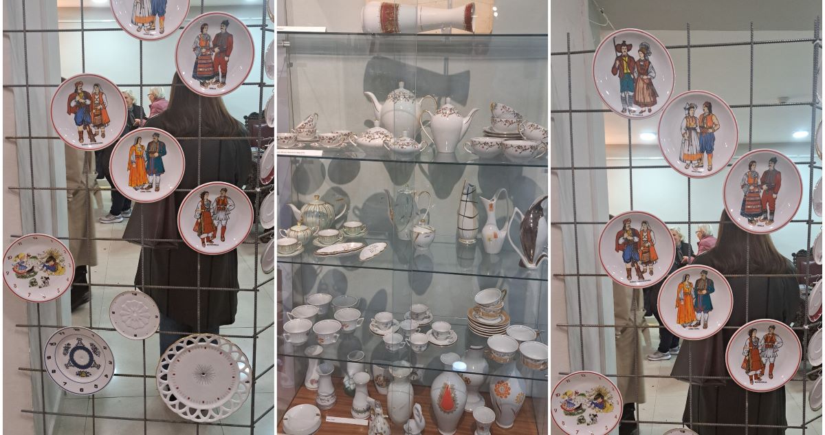 ВЕЛЕШКА „ПОРЦЕЛАНКА“ БЕШЕ ГИГАНТ НА МАКЕДОНСКИОТ КЕРАМИЧКИ ДИЗАЈН ОСТАВЕН ДА ПРОПАДНЕ, ИЗЛОЖБАТА СО 300 ПРЕДМЕТИ ЈА СЛАВИ ЗАБОРАВЕНАТА ИСТОРИЈА ВЕЛЕШКА „ПОРЦЕЛАНКА“ БЕШЕ ГИГАНТ НА МАКЕДОНСКИОТ КЕРАМИЧКИ ДИЗАЈН ОСТАВЕН ДА ПРОПАДНЕ, ИЗЛОЖБАТА СО 300 ПРЕДМЕТИ ЈА СЛАВИ ЗАБОРАВЕНАТА ИСТОРИЈА