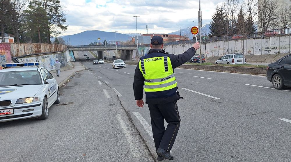 КАЗНЕТ 16-ГОДИШНИК КОЈ ВОЗЕЛ СО 124 КИЛОМЕТРИ НА ЧАС НИЗ ТЕТОВСКИТЕ УЛИЦИ КАЗНЕТ 16-ГОДИШНИК КОЈ ВОЗЕЛ СО 124 КИЛОМЕТРИ НА ЧАС НИЗ ТЕТОВСКИТЕ УЛИЦИ