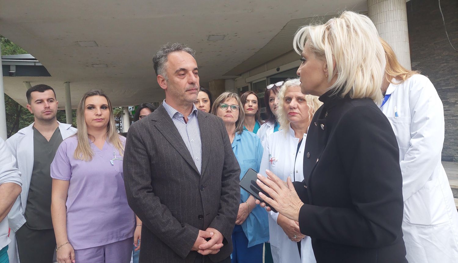 ЗРАЧНАТА ТЕРАПИЈА ВО БИТОЛСКАТА БОЛНИЦА ЌЕ БИДЕ НА БРЗА ТРАКА, РЕЧЕ МИНИСТЕРОТ АЛИУ, СПЕЦИЈАЛИСТИ ОД ПРИВАТНОТО ЗДРАВСТВО ДОАЃААТ ДА РАБОТАТ ВО БОЛНИЦАТА ЗРАЧНАТА ТЕРАПИЈА ВО БИТОЛСКАТА БОЛНИЦА ЌЕ БИДЕ НА БРЗА ТРАКА, РЕЧЕ МИНИСТЕРОТ АЛИУ, СПЕЦИЈАЛИСТИ ОД ПРИВАТНОТО ЗДРАВСТВО ДОАЃААТ ДА РАБОТАТ ВО БОЛНИЦАТА