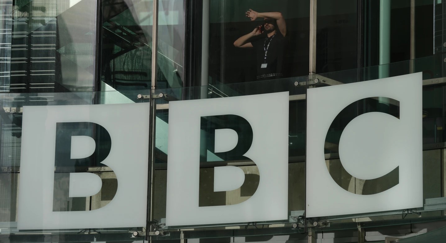 ТРАМП ЌЕ ЈА ТУЖИ „БИ-БИ-СИ“ ЗА 5 МИЛИЈАРДИ ДОЛАРИ ПОРАДИ ПОГРЕШНО МОНТИРАНО ВИДЕО ОД ГОВОРОТ НА 6 ЈАНУАРИ 2021 ТРАМП ЌЕ ЈА ТУЖИ „БИ-БИ-СИ“ ЗА 5 МИЛИЈАРДИ ДОЛАРИ ПОРАДИ ПОГРЕШНО МОНТИРАНО ВИДЕО ОД ГОВОРОТ НА 6 ЈАНУАРИ 2021