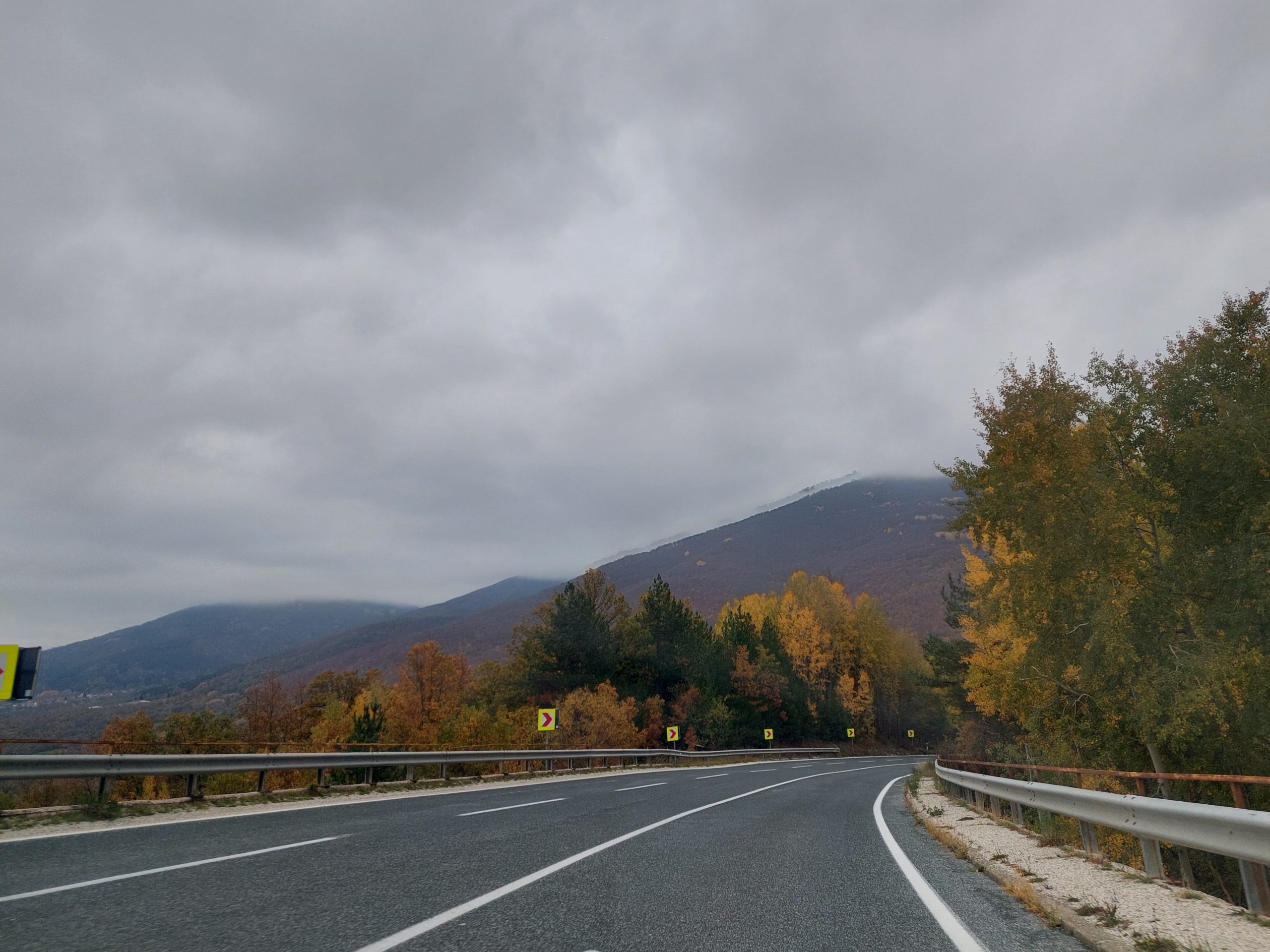 ВОЗЕЛЕ СО 100 КИЛОМЕТРИ НА ЧАС ПОБРЗО ОД ДОЗВОЛЕНОТО, И ПОД ДЕЈСТВО НА АЛКОХОЛ