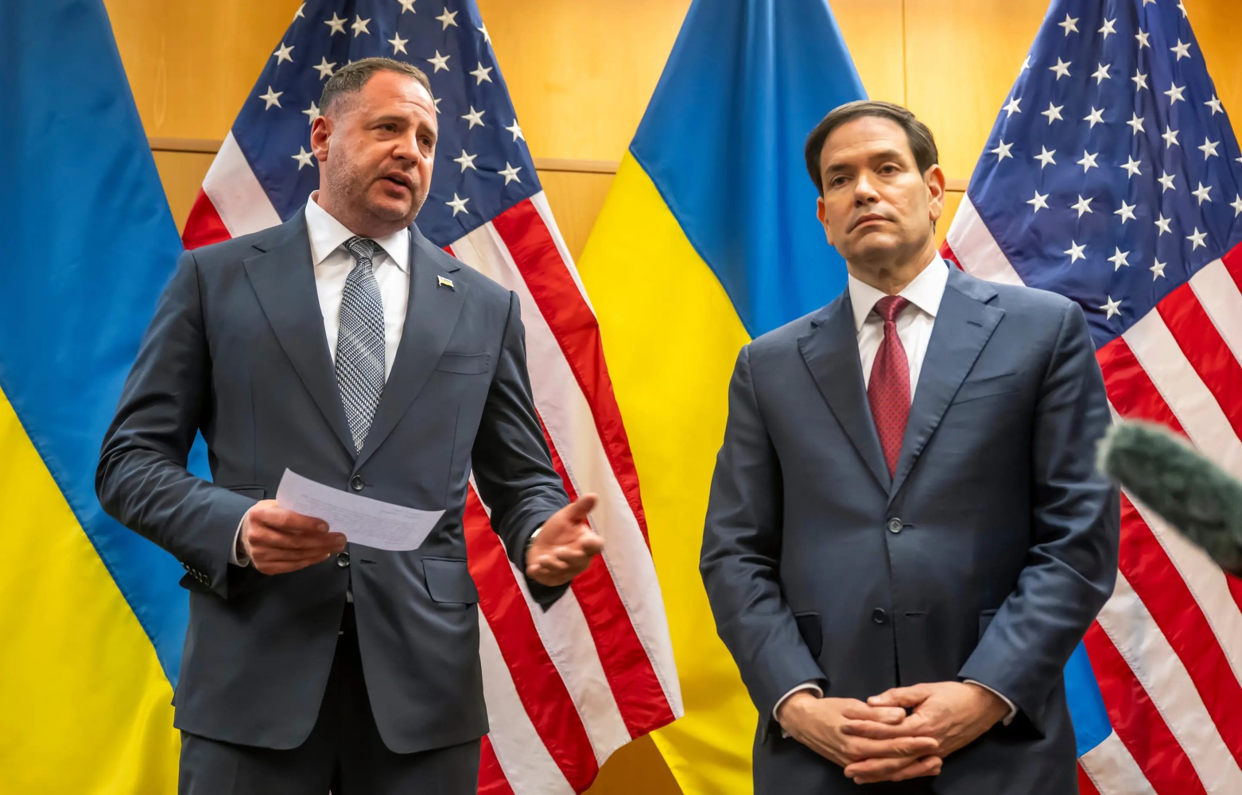 ДАВАЊЕТО ТЕРИТОРИИ НА РУСИЈА Е ГЛАВНИОТ ПРОБЛЕМ ВО АМЕРИКАНСКИОТ МИРОВЕН ПЛАН, КАЖА ЗЕЛЕНСКИ ДАВАЊЕТО ТЕРИТОРИИ НА РУСИЈА Е ГЛАВНИОТ ПРОБЛЕМ ВО АМЕРИКАНСКИОТ МИРОВЕН ПЛАН, КАЖА ЗЕЛЕНСКИ