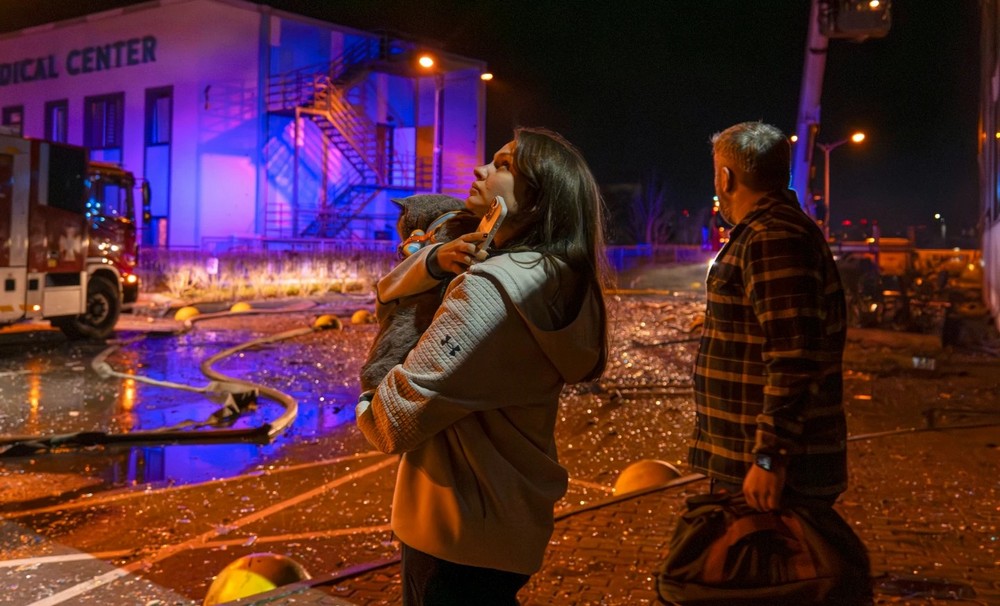 НАЈМАЛКУ ШЕСТМИНА ЗАГИНАТИ ВО РУСКИ НАПАД ВРЗ КИЕВ ОТКАКО ЗЕЛЕНСКИ ГИ ПОЗДРАВИ ИЗМЕНИТЕ НА АМЕРИКАНСКИОТ МИРОВЕН ПЛАН