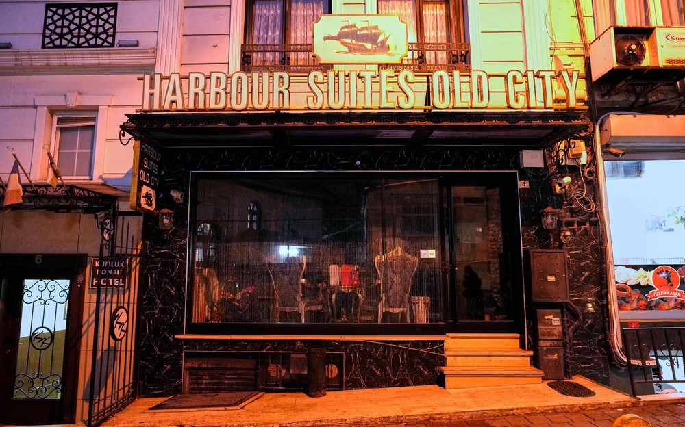 ЧЕТИРИЧЛЕНОТО СЕМЕЈСТВО ОД ХАМБУРГ КОЕ ПОЧИНА ВО ИСТАНБУЛ ВЕРОЈАТНО СЕ ОТРУЛО ОД ПЕСТИЦИД ВО НИВНАТА ХОТЕЛСКА СОБА