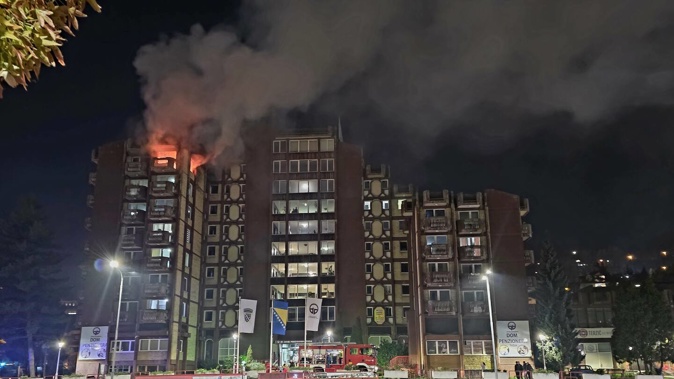 НАЈМАЛКУ ДЕСЕТ ЗАГИНАТИ ВО ПОЖАР ВО ДОМ ЗА СТАРИ ЛИЦА ВО ТУЗЛА НАЈМАЛКУ ДЕСЕТ ЗАГИНАТИ ВО ПОЖАР ВО ДОМ ЗА СТАРИ ЛИЦА ВО ТУЗЛА