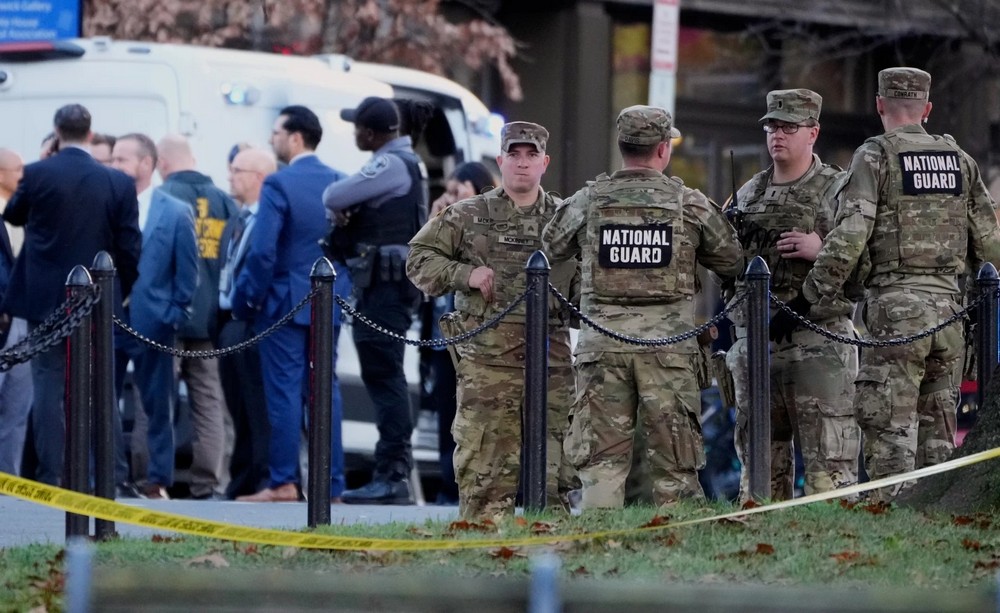 МИГРАНТ ОД АВГАНИСТАН ЗАСТРЕЛА ДВАЈЦА ПРИПАДНИЦИ НА НАЦИОНАЛНАТА ГАРДА БЛИЗУ БЕЛАТА КУЌА