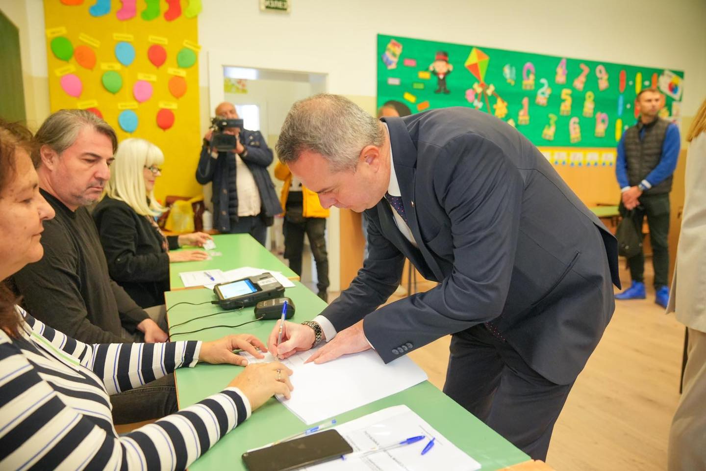 ГЕРАСИМОВСКИ РЕИЗБРАН ЗА ГРАДОНАЧАЛНИК НА ОПШТИНА ЦЕНТАР, СОТИР ЛУКРОВСКИ ГО ПОБЕДИ ЈАКИМОВСКИ ВО КАРПОШ ГЕРАСИМОВСКИ РЕИЗБРАН ЗА ГРАДОНАЧАЛНИК НА ОПШТИНА ЦЕНТАР, СОТИР ЛУКРОВСКИ ГО ПОБЕДИ ЈАКИМОВСКИ ВО КАРПОШ