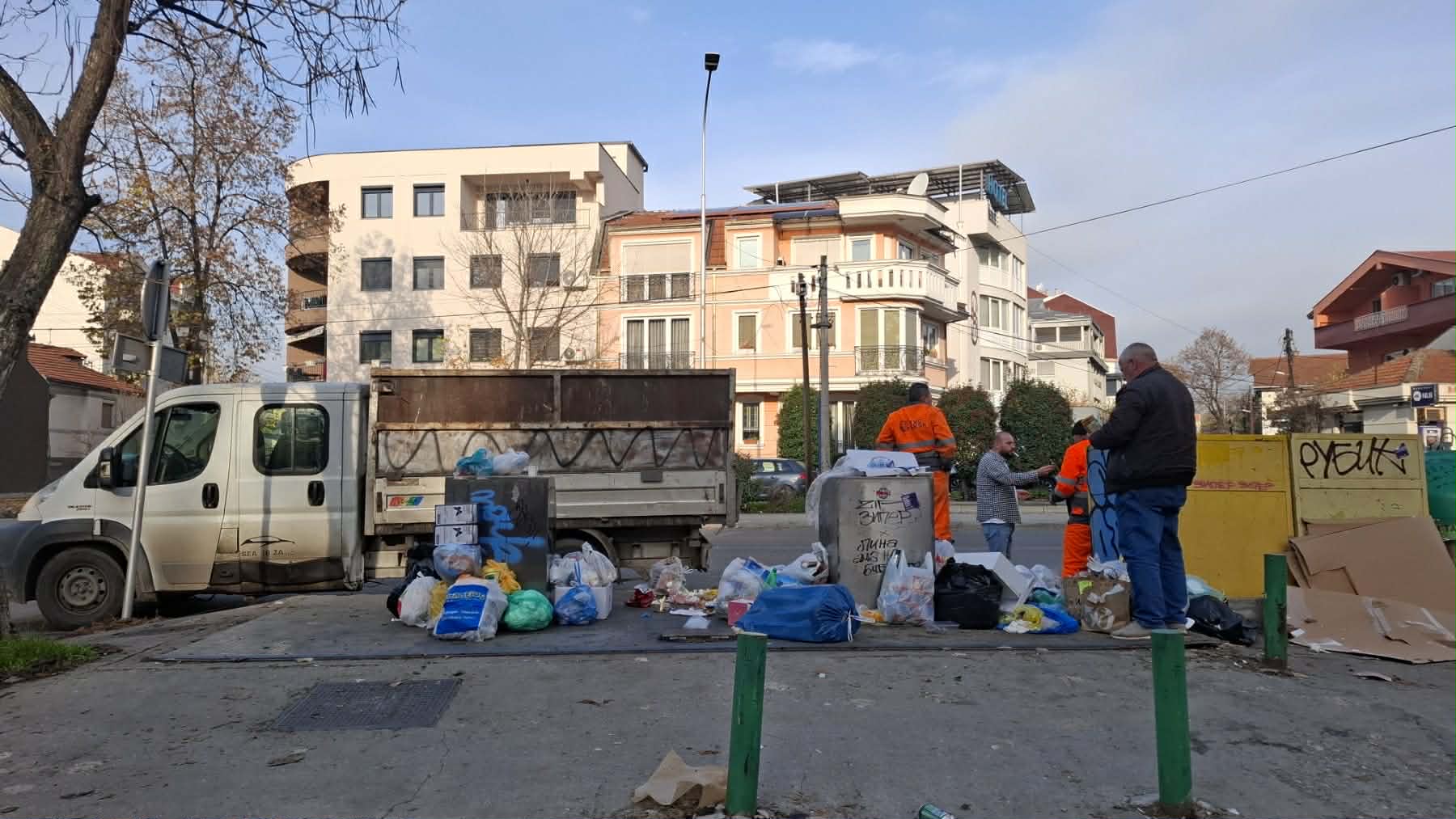 КАФЕАНИТЕ СО НИВНИОТ ОТПАД ГИ ЗАТРУПУВААТ КОНТЕЈНЕРИТЕ, ОД ГРАД СКОПЈЕ ВЕЛАТ ДЕКА ЌЕ ДОБИЈАТ ПОСЕБНИ КАНТИ И ТАРИФНИК ПО КОЈ ЌЕ ПЛАЌААТ КАФЕАНИТЕ СО НИВНИОТ ОТПАД ГИ ЗАТРУПУВААТ КОНТЕЈНЕРИТЕ, ОД ГРАД СКОПЈЕ ВЕЛАТ ДЕКА ЌЕ ДОБИЈАТ ПОСЕБНИ КАНТИ И ТАРИФНИК ПО КОЈ ЌЕ ПЛАЌААТ