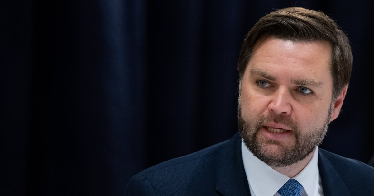 ФАНТАЗИЈА Е ДЕКА ПОБЕДАТА НА УКРАИНА Е НА ДОФАТ АКО ДАДЕМЕ ПОВЕЌЕ ПАРИ, ОРУЖЈЕ ИЛИ САНКЦИИ, ВЕЛИ ВЕНС