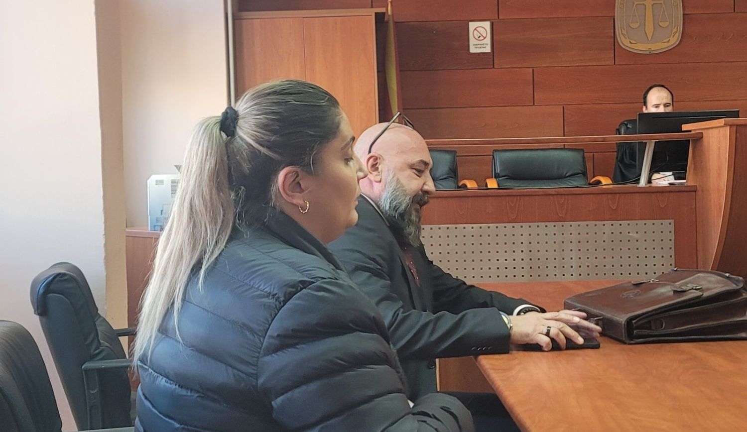 АКО ДО КРАЈОТ НА МЕСЕЦОТ НЕМА ПРЕСУДА, ЌЕ ИМА ПРОТЕСТ ПРЕД СУДОТ, РЕЧЕ РОДИЛКАТА ОД ДЕБАР ОТКАКО ПАК БЕШЕ ОДЛОЖЕНО ДЕНЕШНОТО РОЧИШТЕ АКО ДО КРАЈОТ НА МЕСЕЦОТ НЕМА ПРЕСУДА, ЌЕ ИМА ПРОТЕСТ ПРЕД СУДОТ, РЕЧЕ РОДИЛКАТА ОД ДЕБАР ОТКАКО ПАК БЕШЕ ОДЛОЖЕНО ДЕНЕШНОТО РОЧИШТЕ