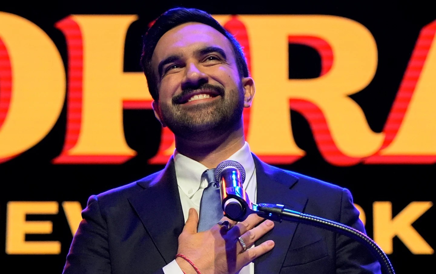 МЛАДИОТ ЛЕВИЧАР ЗОХРАН МАМДАНИ ИЗБРАН ЗА ГРАДОНАЧАЛНИК НА ЊУЈОРК МЛАДИОТ ЛЕВИЧАР ЗОХРАН МАМДАНИ ИЗБРАН ЗА ГРАДОНАЧАЛНИК НА ЊУЈОРК