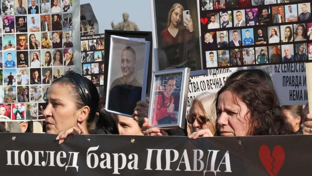 ОСТАНАВМЕ СО СОМНЕЖ ДЕКА ВИСТИНАТА Е СКРИЕНА, БАРАМЕ НЕ САМО ПРАВНИ, ТУКУ ЧОВЕЧКИ И МОРАЛНИ ОДЛУКИ, РЕКОА СЕМЕЈСТВАТА НА ЗАГИНАТИТЕ ВО „ПУЛС“ НА МАРШОТ ВО СКОПЈЕ ОСТАНАВМЕ СО СОМНЕЖ ДЕКА ВИСТИНАТА Е СКРИЕНА, БАРАМЕ НЕ САМО ПРАВНИ, ТУКУ ЧОВЕЧКИ И МОРАЛНИ ОДЛУКИ, РЕКОА СЕМЕЈСТВАТА НА ЗАГИНАТИТЕ ВО „ПУЛС“ НА МАРШОТ ВО СКОПЈЕ