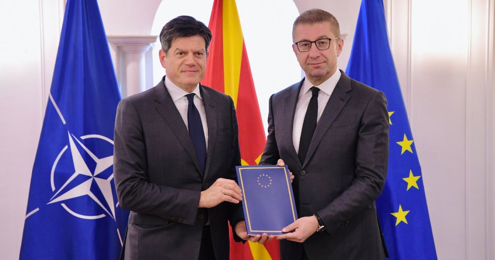 ТРЕТА ГОДИНА ПО РЕД НЕМАТЕ НАПРЕДОК ВО СУДСТВОТО И БОРБАТА ПРОТИВ КОРУПЦИЈАТА, КАЖА РОКАС НА ЗАЕДНИЧКАТА ПРЕС-КОНФЕРЕНЦИЈА СО МИЦКОСКИ ТРЕТА ГОДИНА ПО РЕД НЕМАТЕ НАПРЕДОК ВО СУДСТВОТО И БОРБАТА ПРОТИВ КОРУПЦИЈАТА, КАЖА РОКАС НА ЗАЕДНИЧКАТА ПРЕС-КОНФЕРЕНЦИЈА СО МИЦКОСКИ