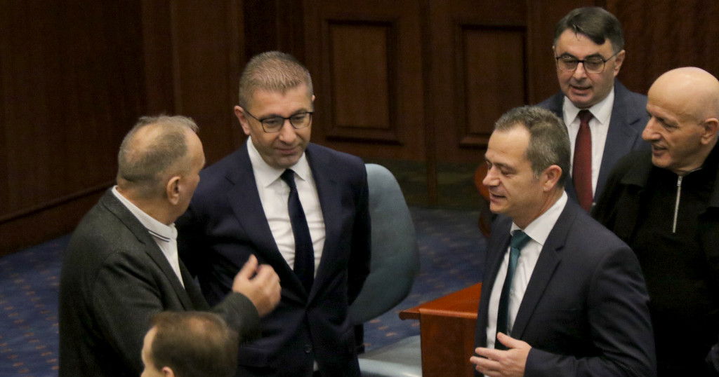 ДОПРВА УСТАВНИОТ СУД ТРЕБА ДА ГЛАСА ЗА ЛИНЕАРНОТО ПОКАЧУВАЊЕ, А И ДА СЕ УКИНЕ, ПЕНЗИОНЕРИТЕ ПО ПРАВЕДЕН ЗАКОН ТРЕБА ДА ДОБИЈАТ НАЈМАЛКУ ПО 1.300 ДЕНАРИ, МЕСТО ТИЕ 1.000 ШТО МИЦКОСКИ ИМ ГИ НУДИ НА СИТЕ ДОПРВА УСТАВНИОТ СУД ТРЕБА ДА ГЛАСА ЗА ЛИНЕАРНОТО ПОКАЧУВАЊЕ, А И ДА СЕ УКИНЕ, ПЕНЗИОНЕРИТЕ ПО ПРАВЕДЕН ЗАКОН ТРЕБА ДА ДОБИЈАТ НАЈМАЛКУ ПО 1.300 ДЕНАРИ, МЕСТО ТИЕ 1.000 ШТО МИЦКОСКИ ИМ ГИ НУДИ НА СИТЕ