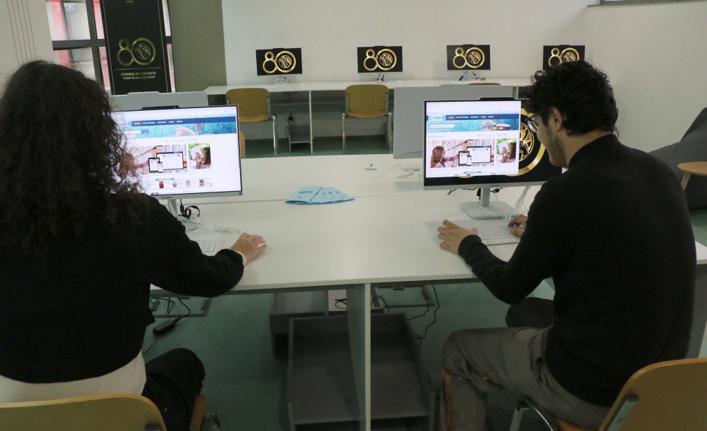 КОМПЈУТЕРИ ЗА СЛЕПИ И СЛАБОВИДНИ ЛИЦА СЕ ПОСТАВЕНИ ВО НОВАТА МУЛТИМЕДИЈАЛНА ЧИТАЛНА ВО НУБ „СВ. КЛИМЕНТ ОХРИДСКИ“