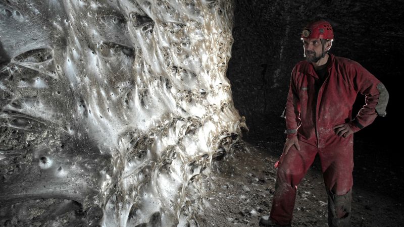 НАЈГОЛЕМАТА ПАЈАЖИНА ВО СВЕТОТ ОТКРИЕНА ВО ПЕШТЕРА НА ГРАНИЦАТА МЕЃУ ГРЦИЈА И АЛБАНИЈА НАЈГОЛЕМАТА ПАЈАЖИНА ВО СВЕТОТ ОТКРИЕНА ВО ПЕШТЕРА НА ГРАНИЦАТА МЕЃУ ГРЦИЈА И АЛБАНИЈА