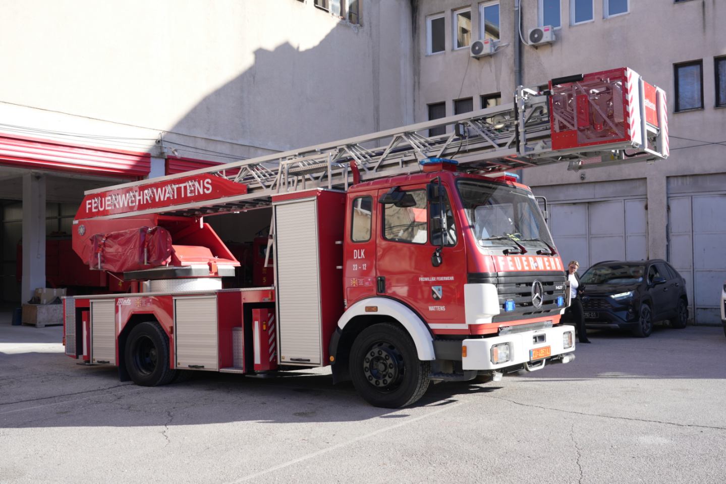 KУМАНОВО ДОБИ ПРОТИВПОЖАРНО ВОЗИЛО СО СКАЛА ОД 32 МЕТРИ И КОРПА, ДОНАЦИЈА ОД АВСТРИЈА KУМАНОВО ДОБИ ПРОТИВПОЖАРНО ВОЗИЛО СО СКАЛА ОД 32 МЕТРИ И КОРПА, ДОНАЦИЈА ОД АВСТРИЈА