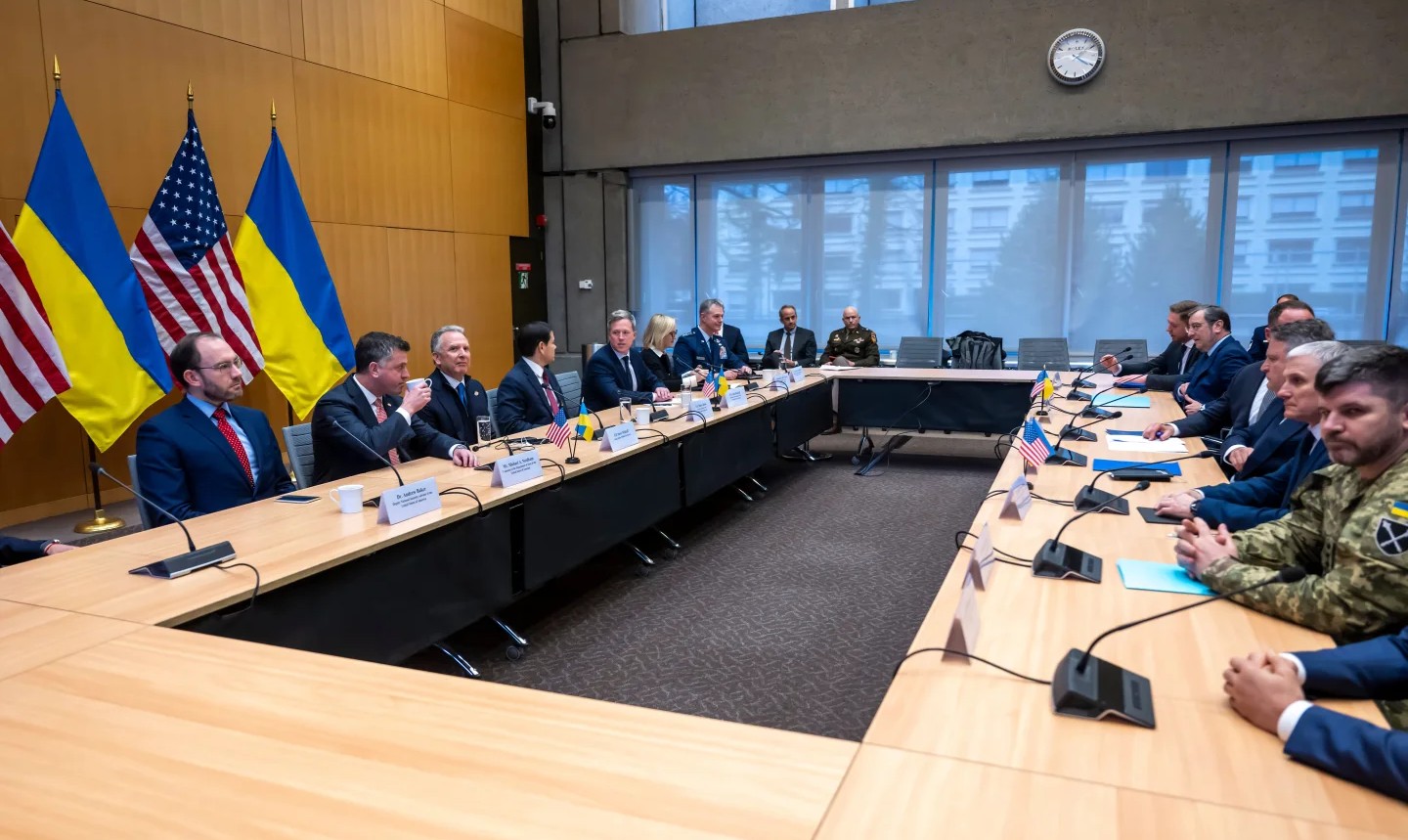 ВАШИНГТОН И КИЕВ ВЕЛАТ ДЕКА ГО УСОВРШУВААТ АМЕРИКАНСКИОТ ПЛАН ЗА КРАЈ НА ВОЈНАТА ВО УКРАИНА