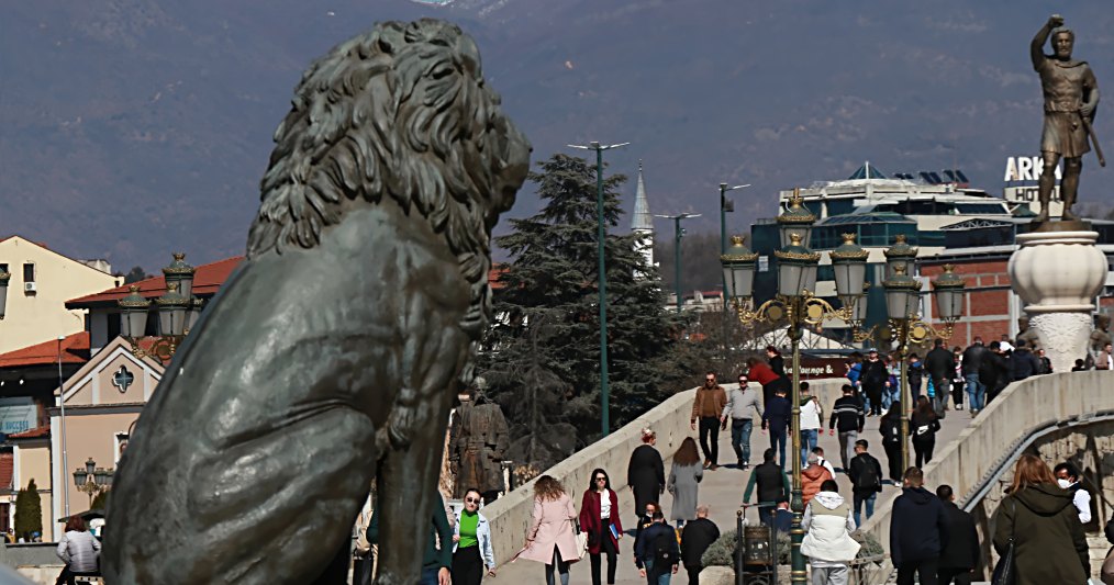 НОВА ЗАKАНА Е ИНСТИТУЦИОНАЛНИОТ ТЕРОРИЗАМ, ФАРМИ НА ТРОЛОВИ/БОТОВИ ПОСЛЕДНИВЕ ГОДИНИ ШИРАТ НЕЗАДОВОЛСТВО НА СОЦИЈАЛНИТЕ МРЕЖИ, КАПАЦИТЕТИТЕ НА ДРЖАВИТЕ СЛАБЕАТ