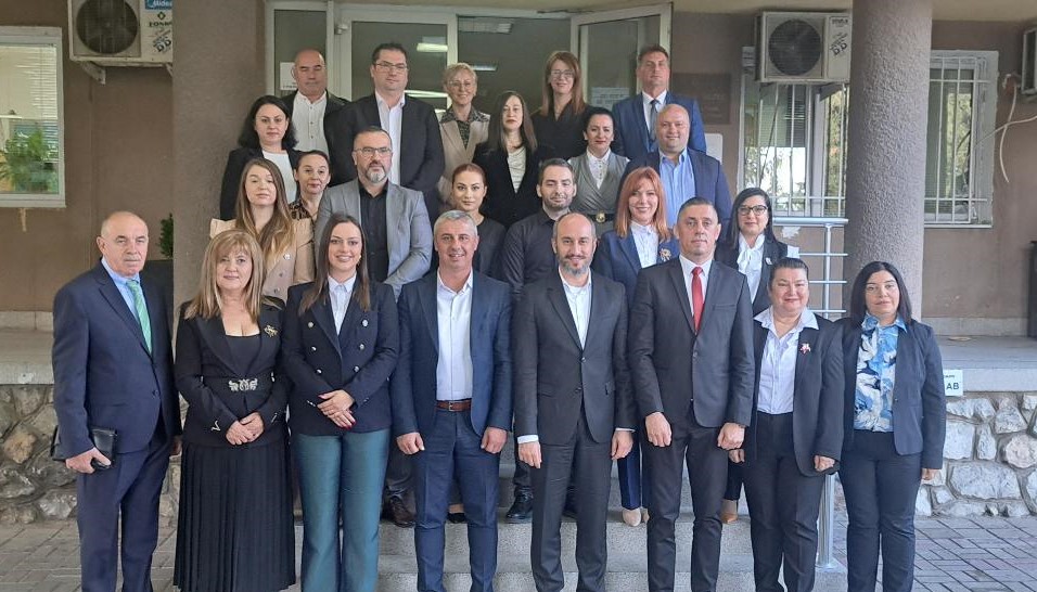 14 ОД 23 СОВЕТНИЦИ ВО СОВЕТОТ НА ОПШТИНА ВЕЛЕС СЕ ЖЕНИ, ЗА ПРЕТСЕДАТЕЛ ИЗБРАН ДАНИЕЛ ЈАНЕВСКИ 14 ОД 23 СОВЕТНИЦИ ВО СОВЕТОТ НА ОПШТИНА ВЕЛЕС СЕ ЖЕНИ, ЗА ПРЕТСЕДАТЕЛ ИЗБРАН ДАНИЕЛ ЈАНЕВСКИ